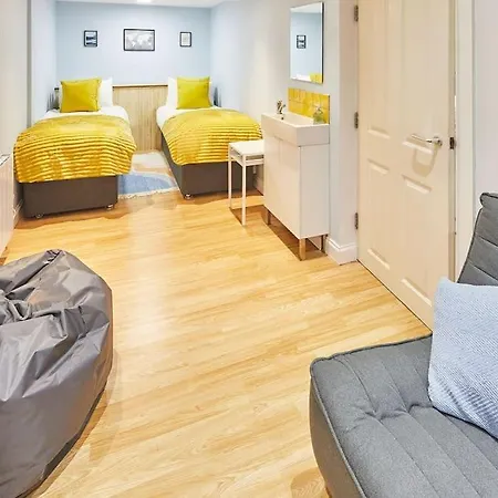 South Bay Garden Apartment *